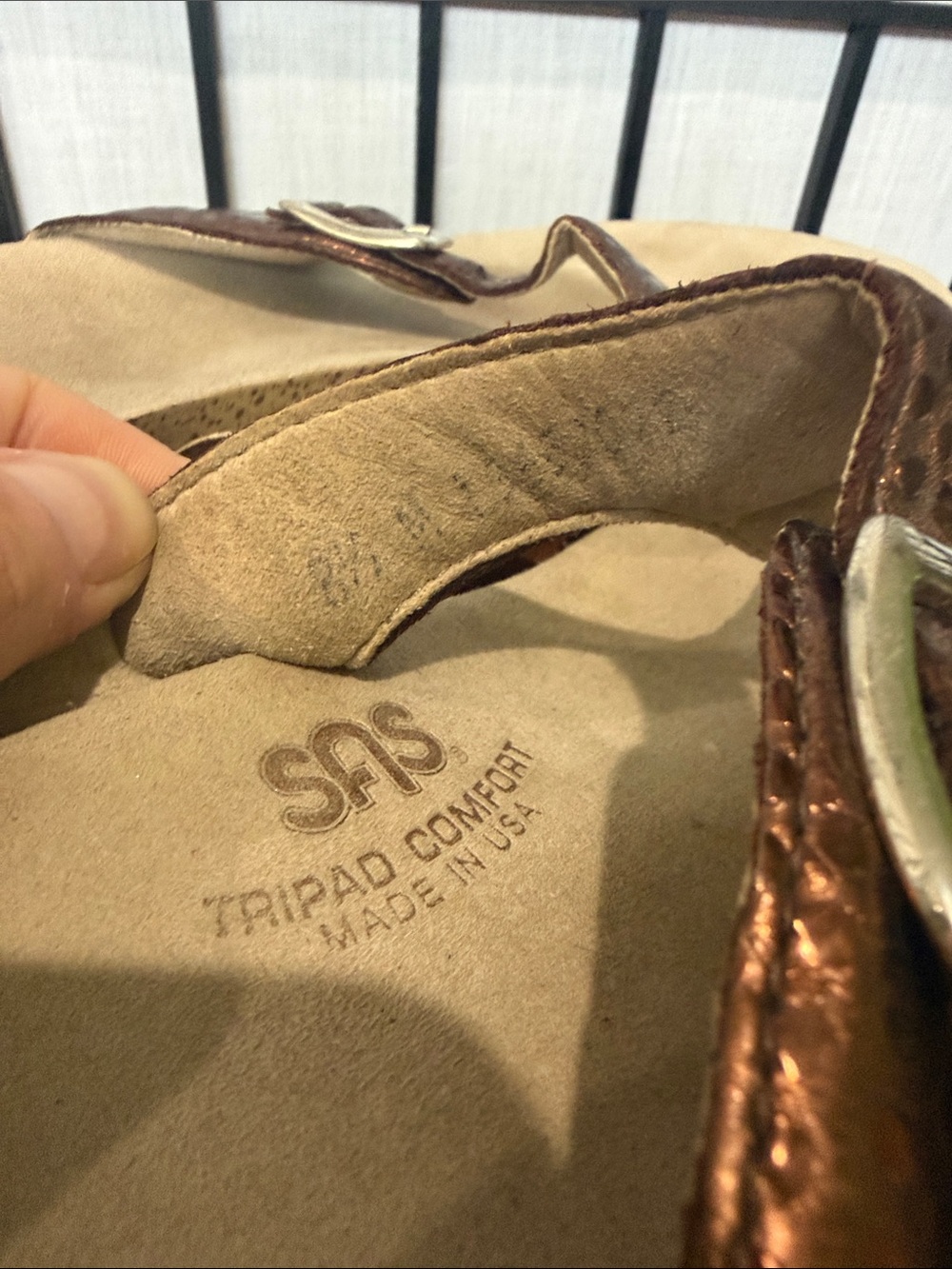 SAS Marina brown Metallic Leather T-strap Sandals Comfort EUC 8.5 USA - Picture 9 of 9